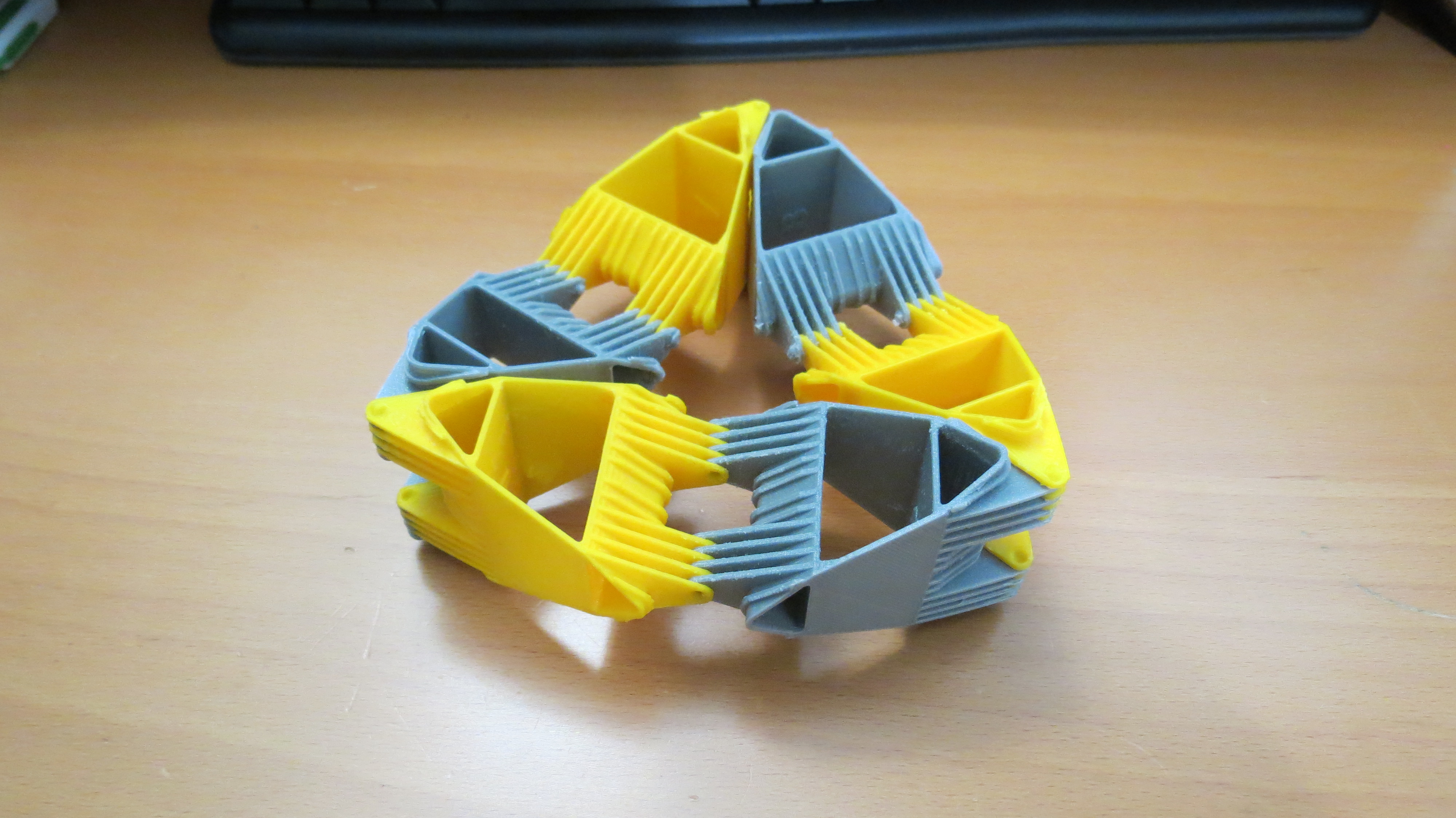 改进的四面体旋转环