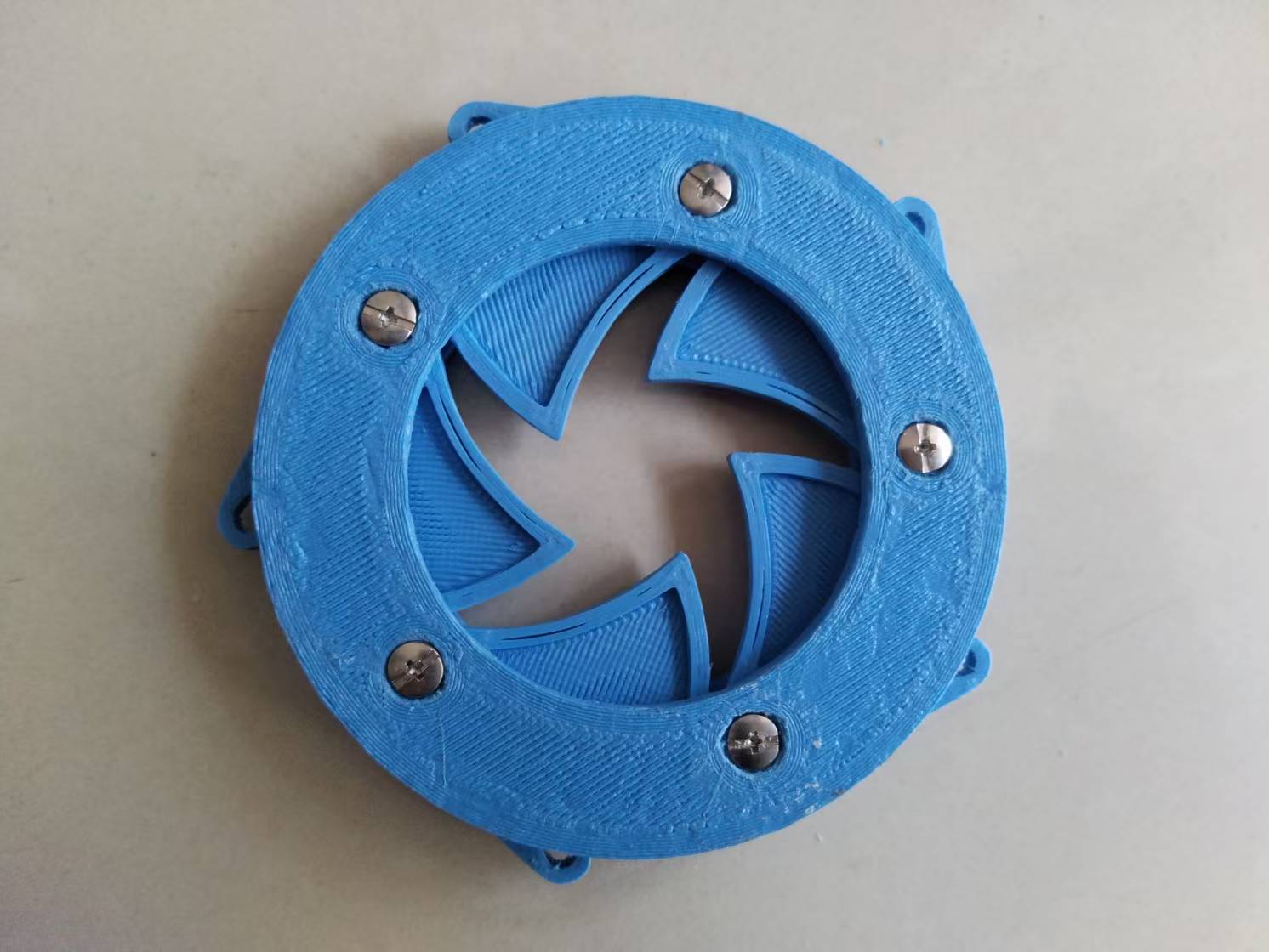 五叶片旋转虹膜结构