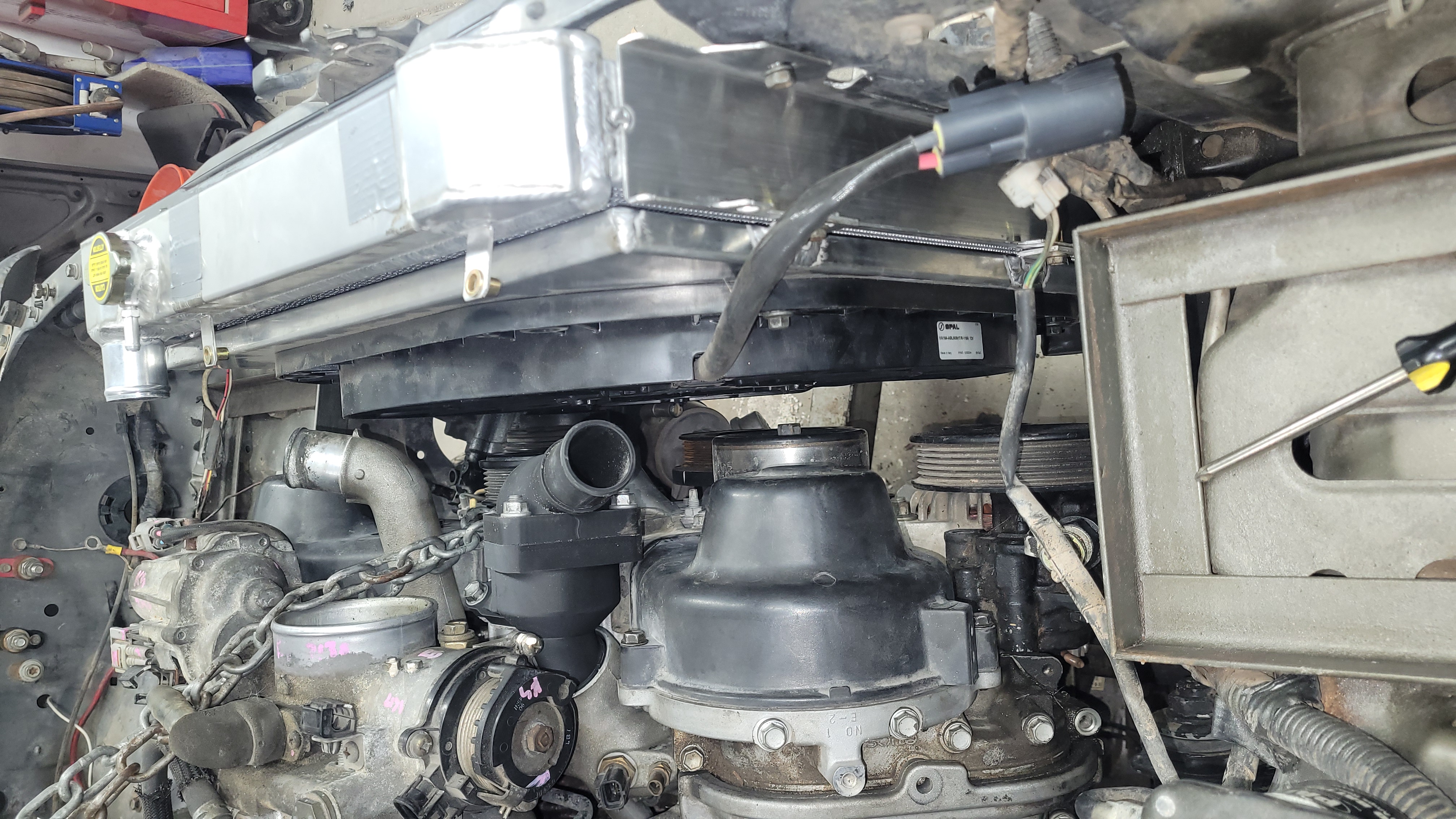 低调恒温器外壳