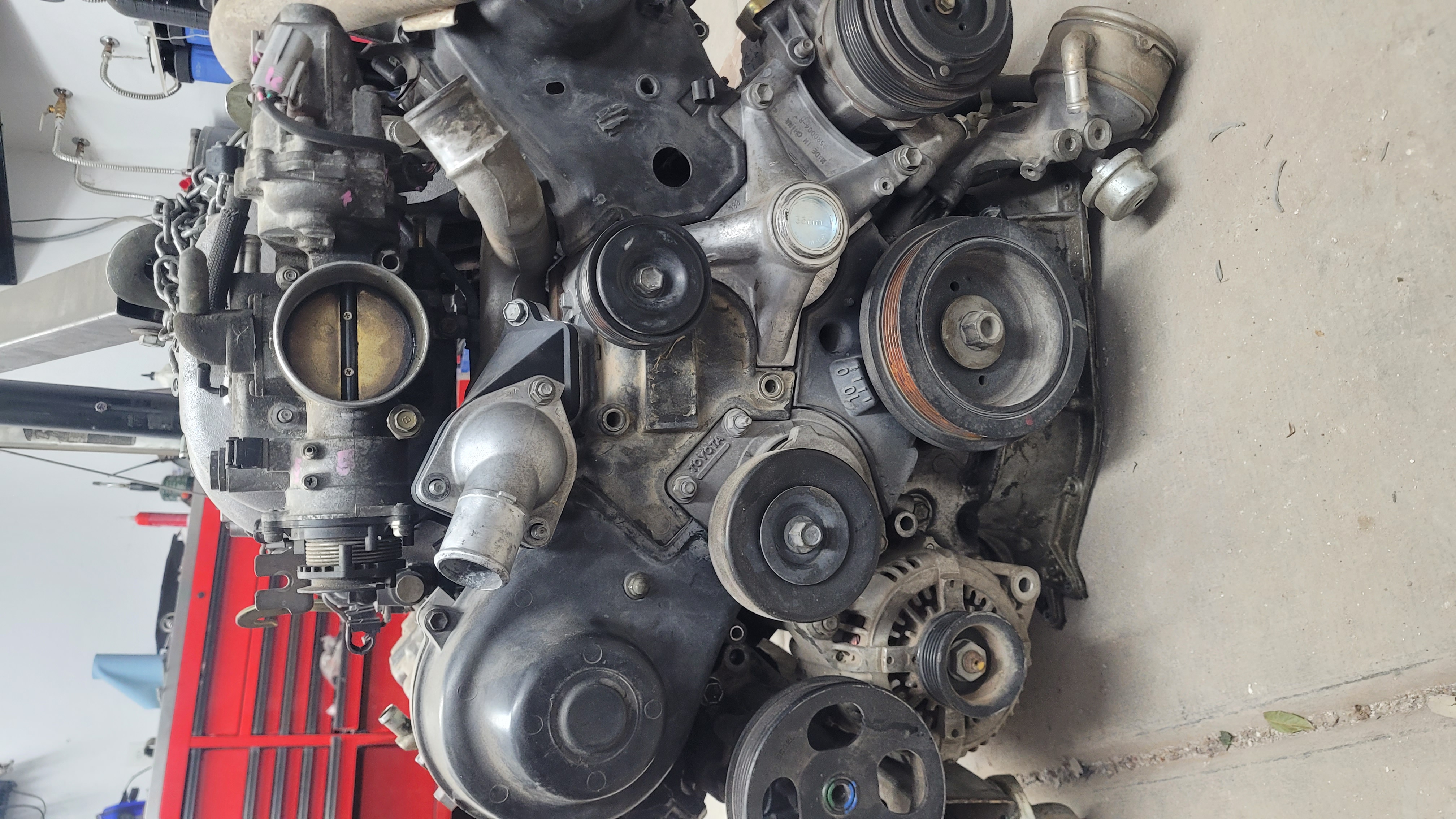 低调恒温器外壳