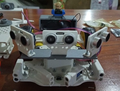 G033066-迷宫解决机器人 - Homero=机器人机械臂
