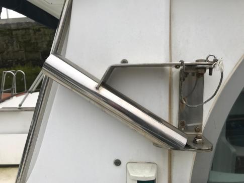 G046373-OutRigger Holder - 酒瓶架=轮船船体