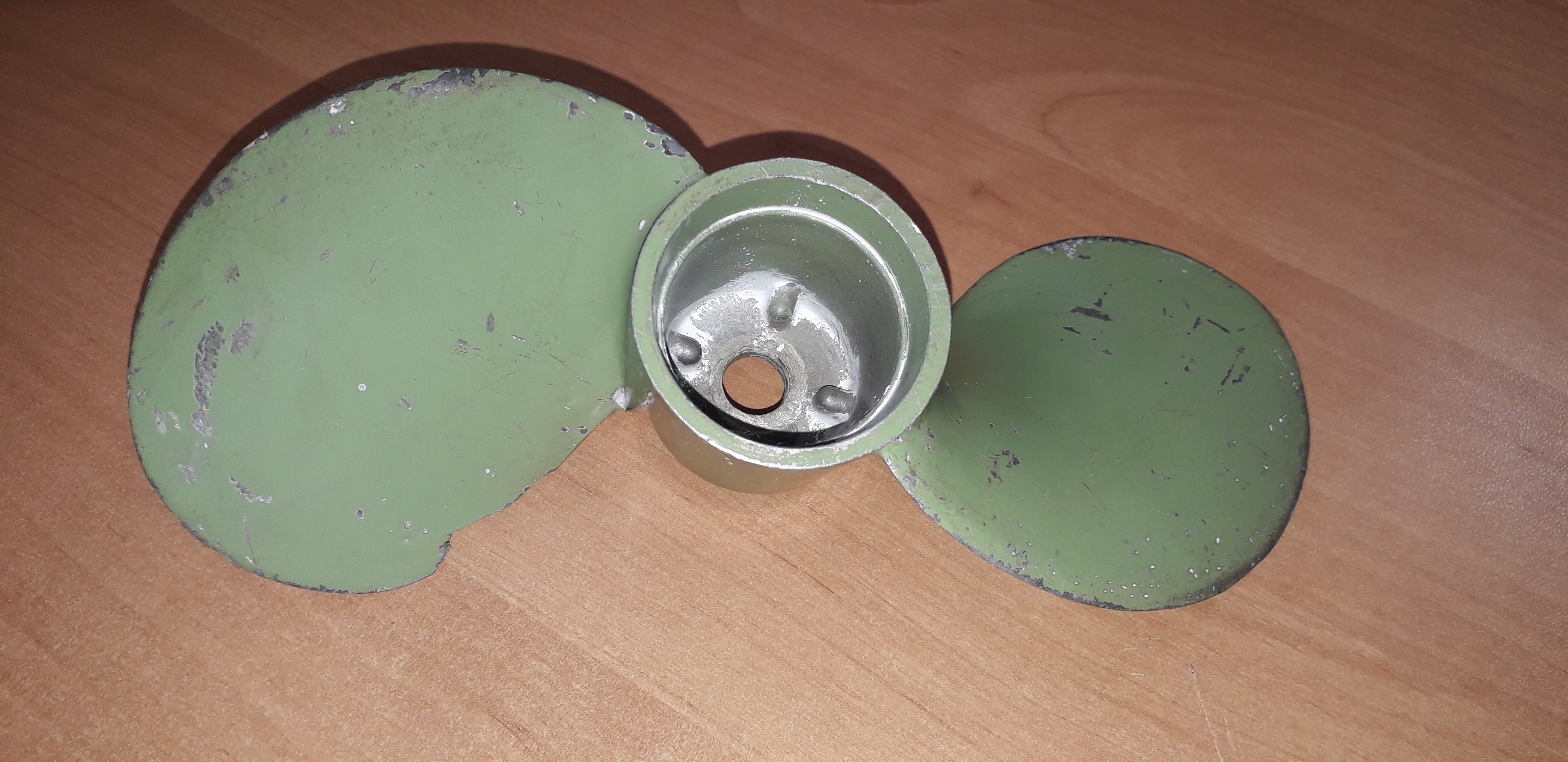 G047696-旧舷外船电机“ Moskva”,“ Moskva M”的螺旋桨,“ Moskva 12.5”。=轮船船体