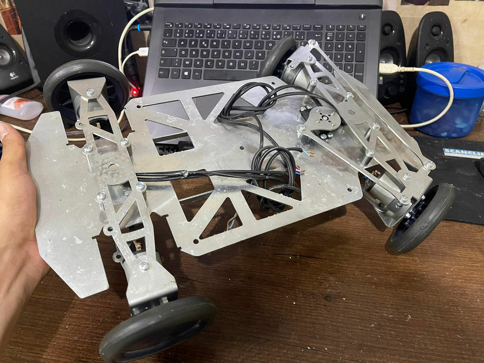 全轮驱动四轮编程小车