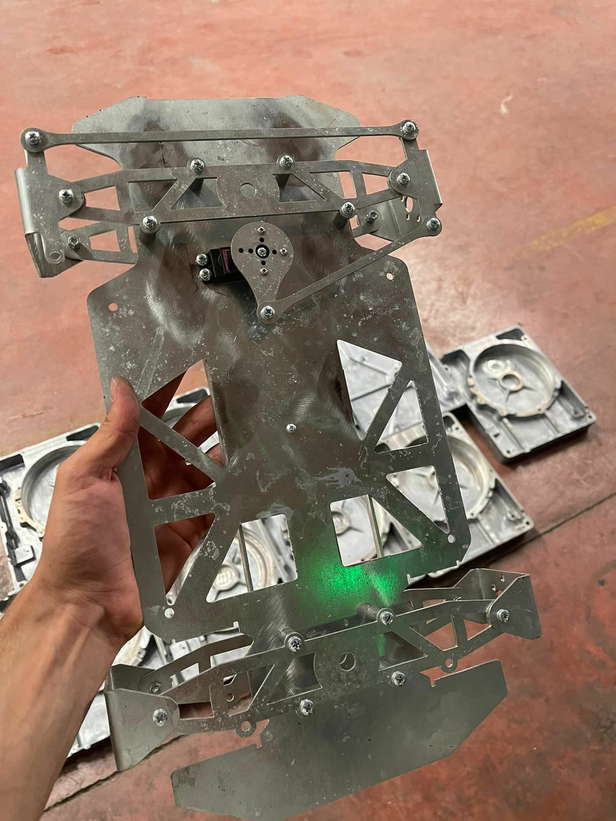 全轮驱动四轮编程小车