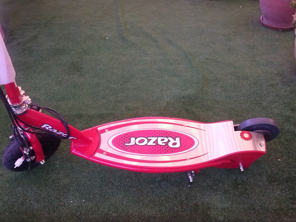 G067532-碳纤维上的Chrome (1)=滑板车