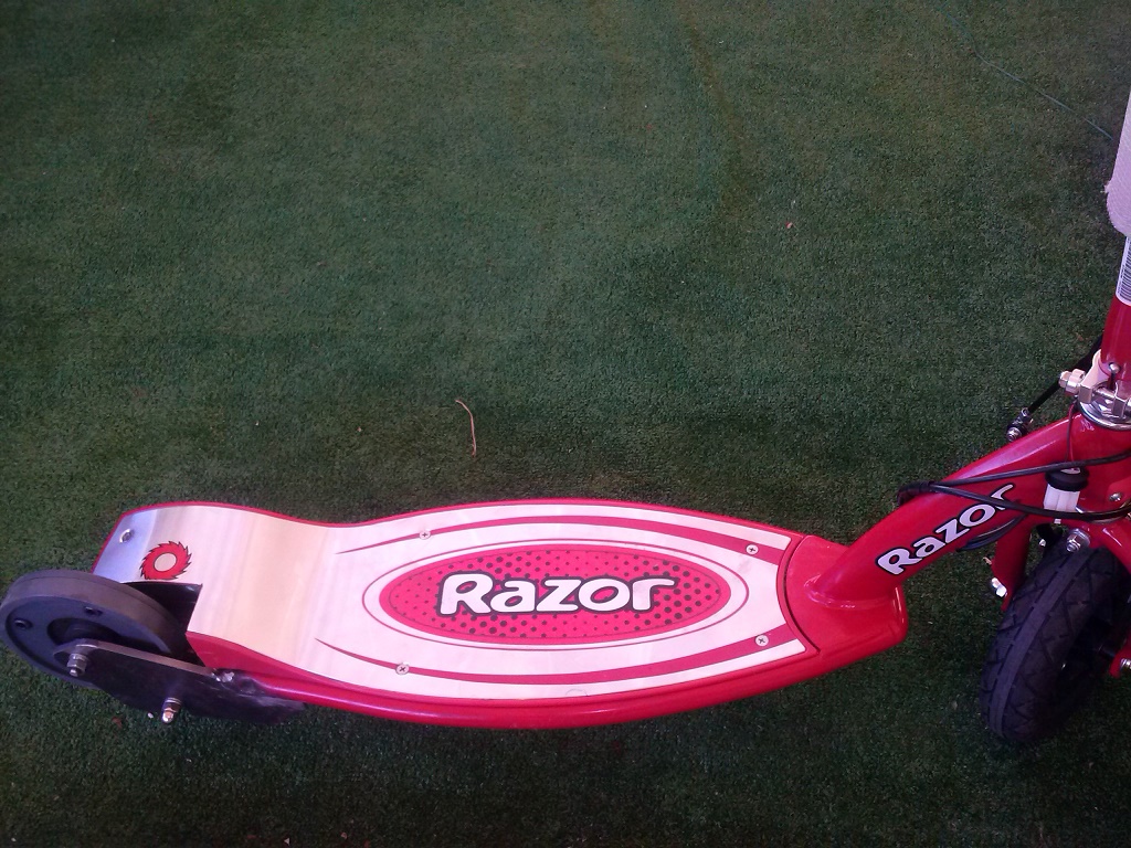 G067532-碳纤维上的Chrome (1)=滑板车