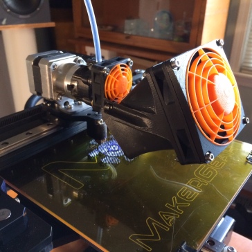 G098379-MakerGear M2 80mm 床风扇支架和管道。=电风扇