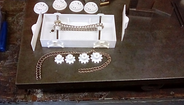 g 尺寸链传动使用 meccano 型链条和 3d 打印链轮