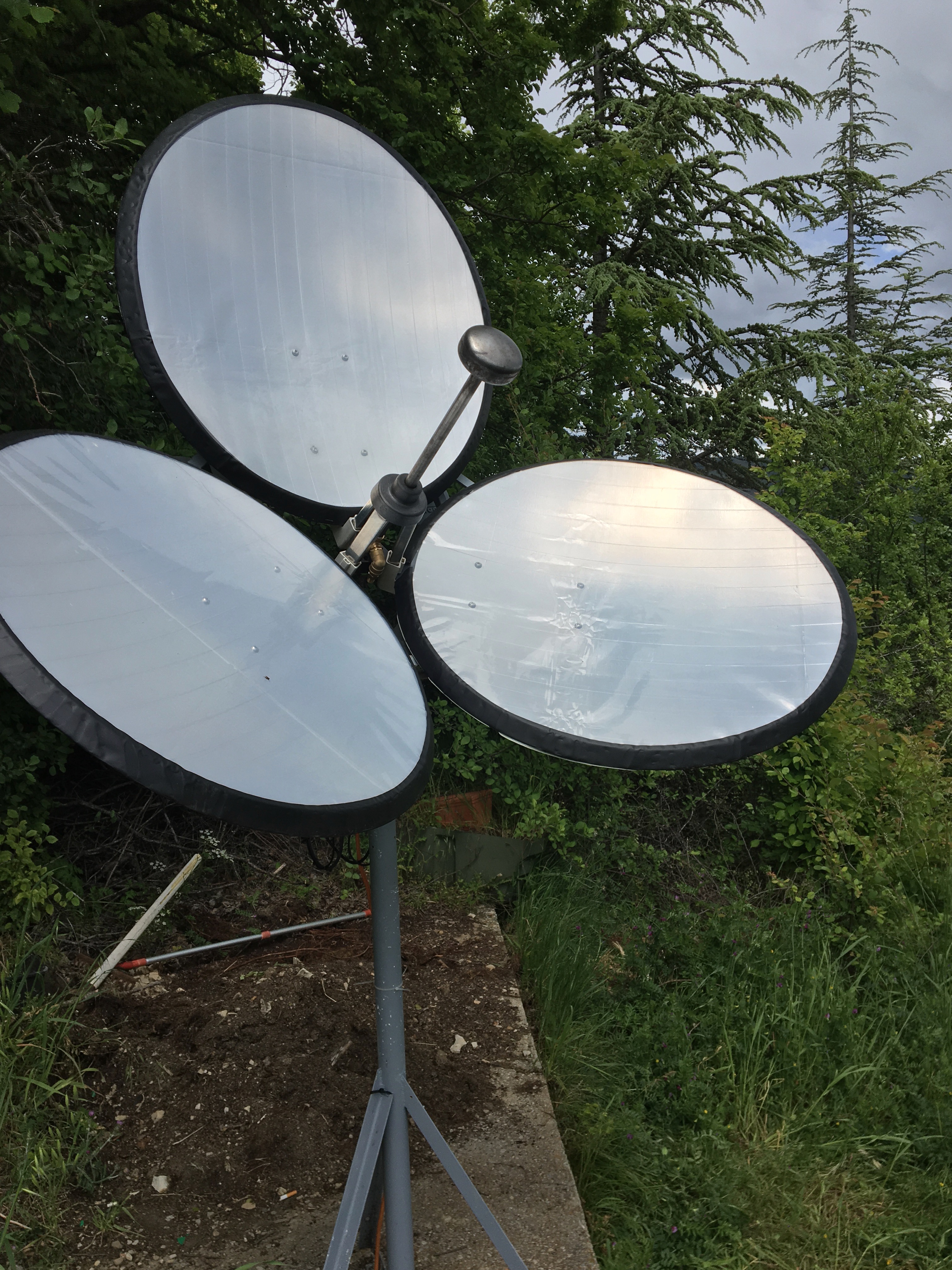 CSP 热水器。集中式太阳能热水系统。