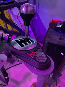 thrustmaster th8a 换挡器底座。