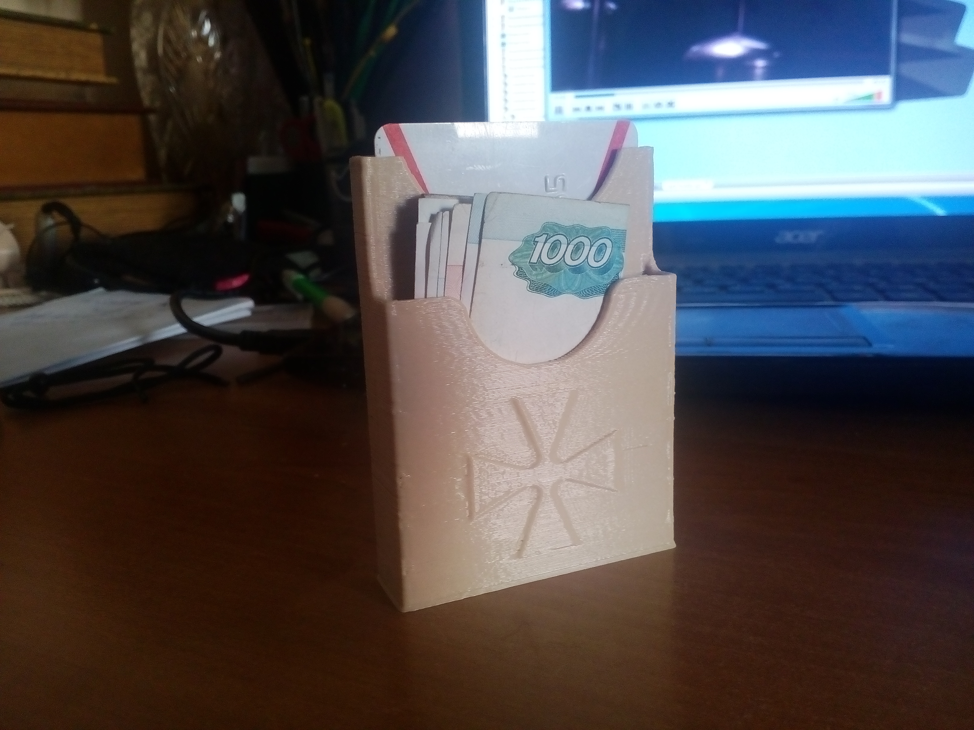 钱和卡的持有者