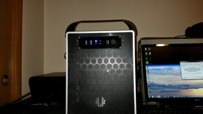 Prodigy M 电脑机箱 驱动器插槽 IO 模组