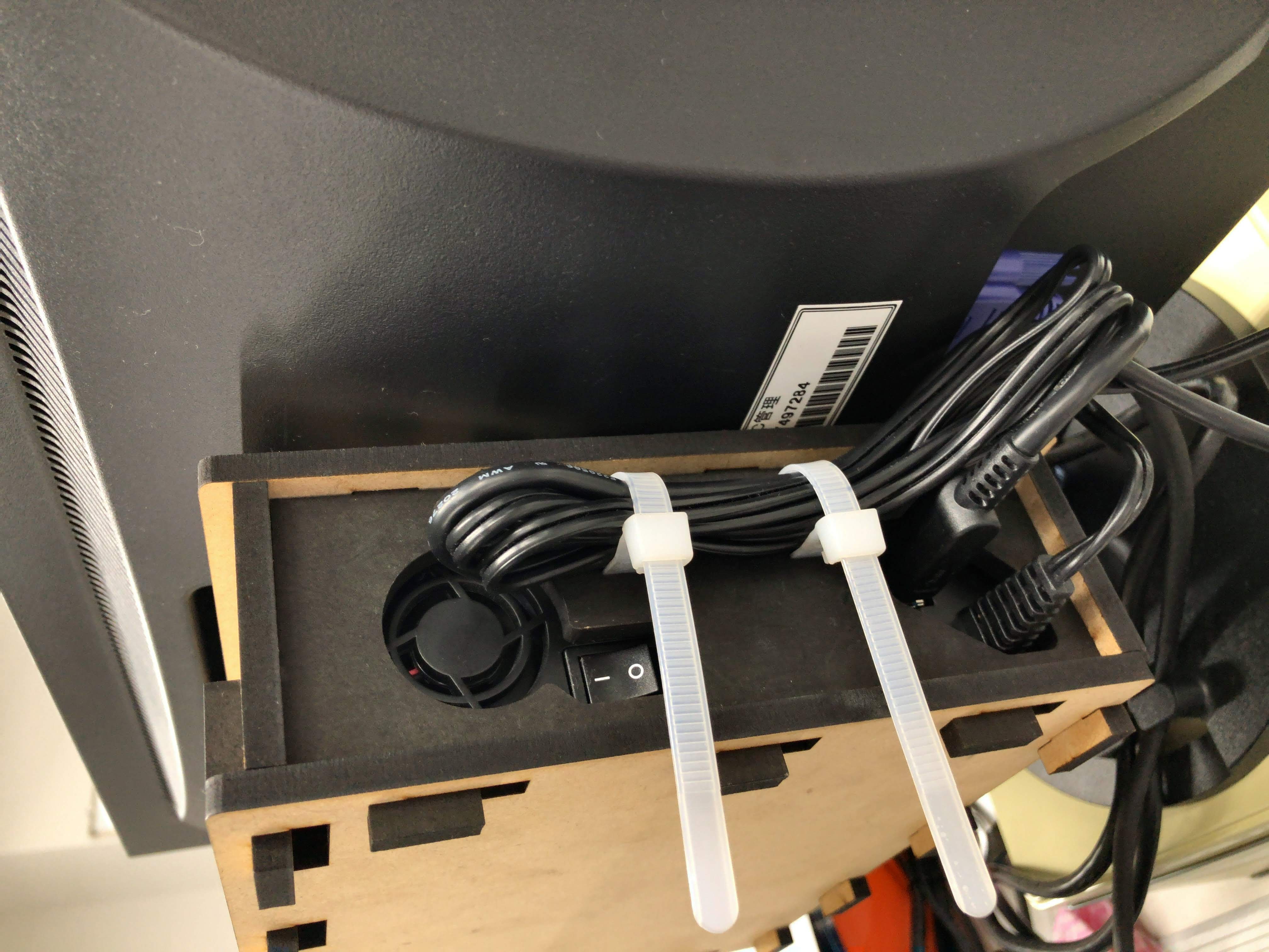 桌面显示器上的HDD支架(中密度纤维板)