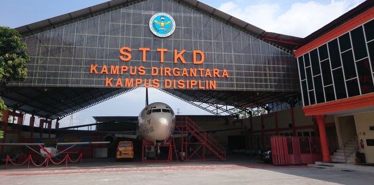 A320 + 航 hangar