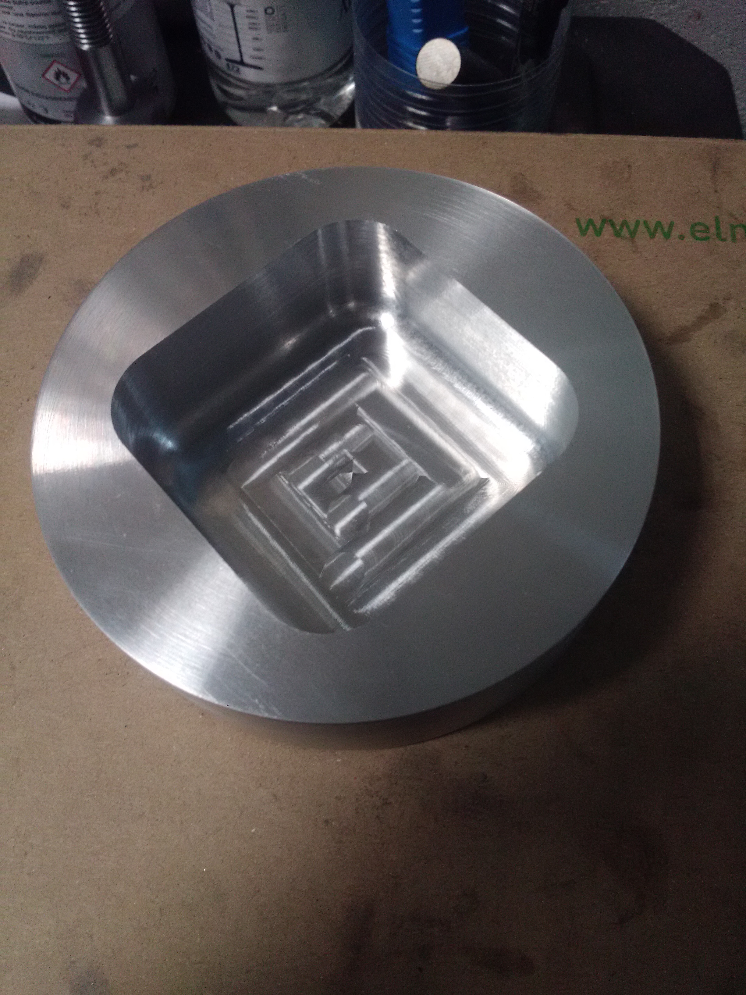 立体主义烟灰缸(直径100毫米)CNC铝制