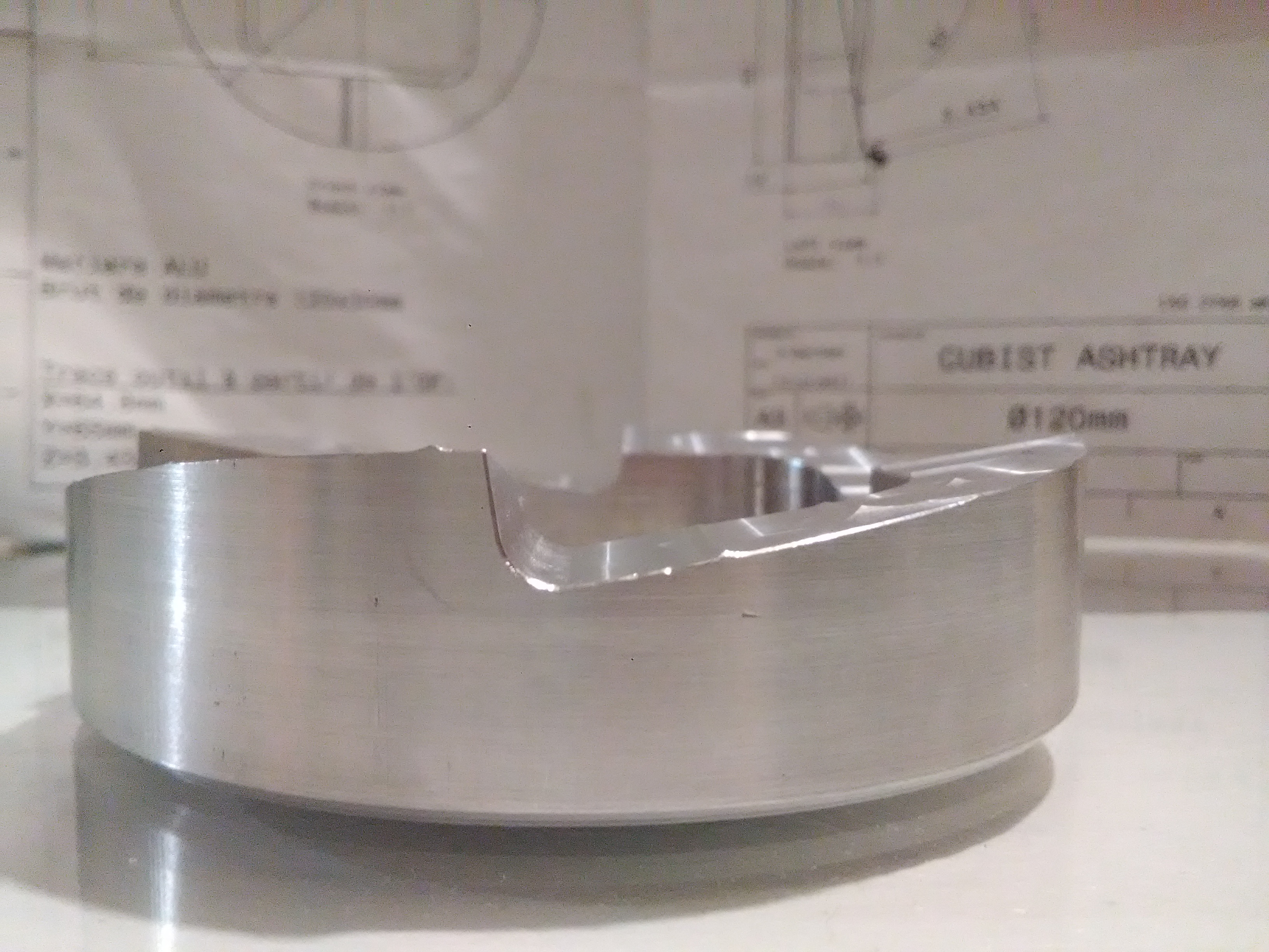 立体主义烟灰缸(直径100毫米)CNC铝制