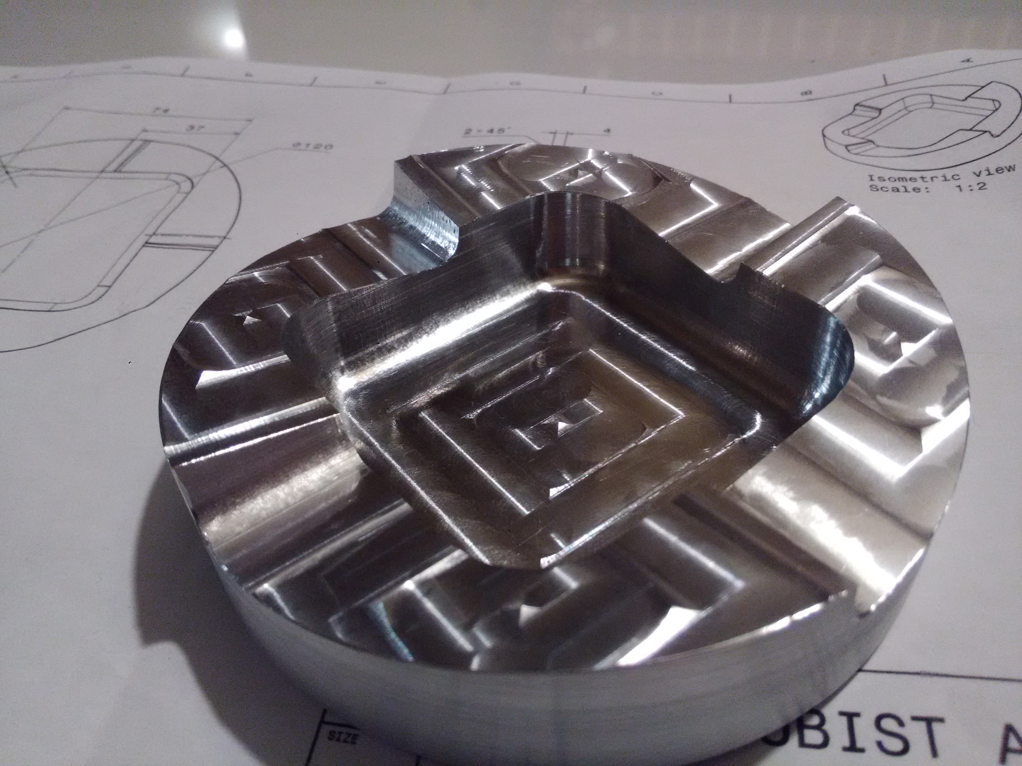 立体主义烟灰缸(直径100毫米)CNC铝制