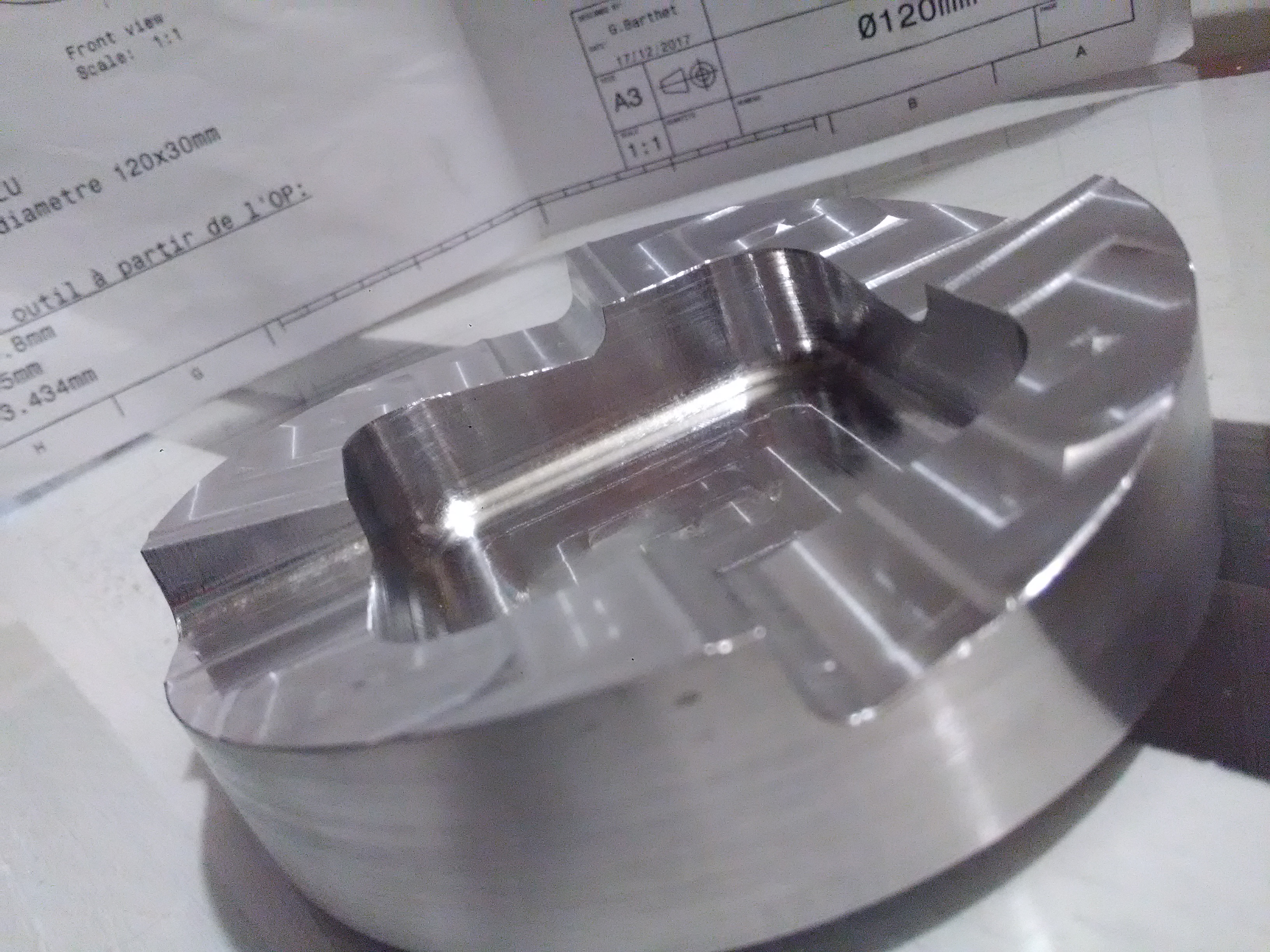 立体主义烟灰缸(直径100毫米)CNC铝制