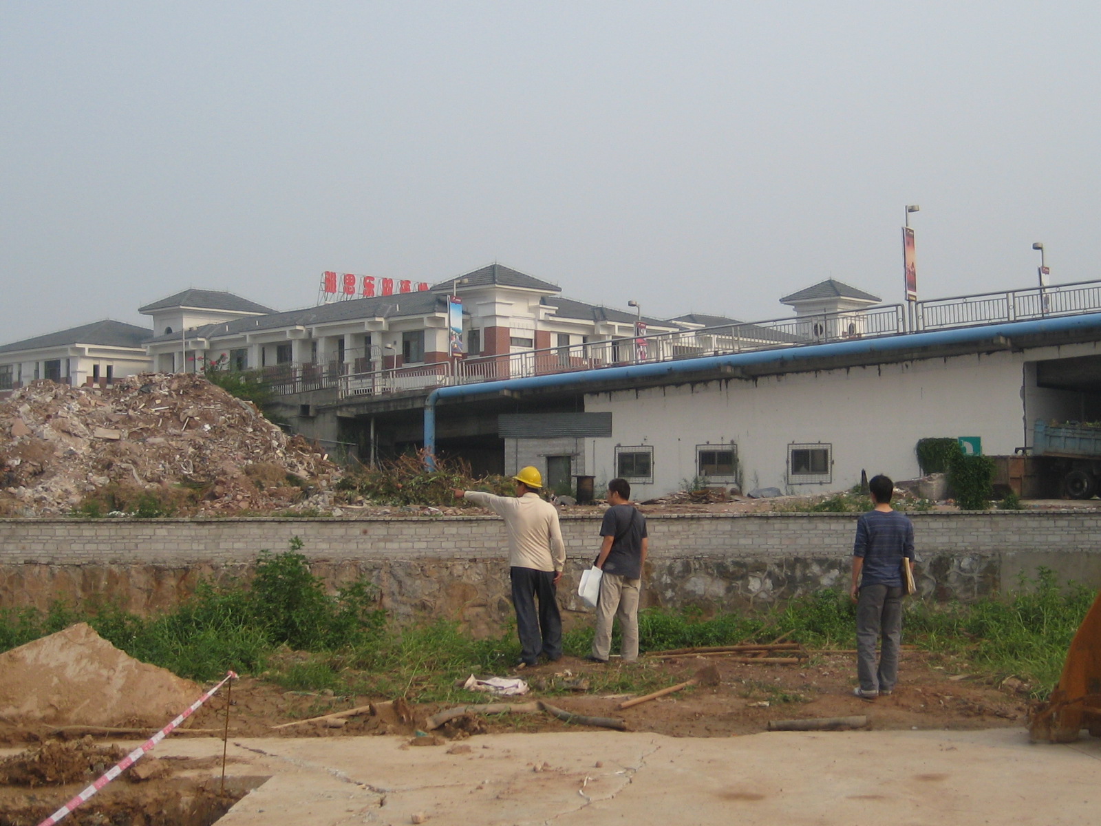 佛山南海某绿洲侧挡墙工程及涌底硬底化工程改造施工工程