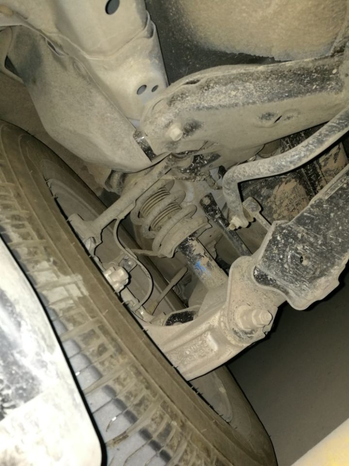 哈弗H6越野车双横臂独立后悬架设计