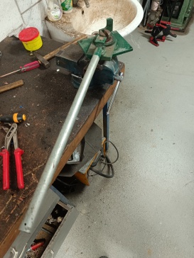 手动钢筋弯曲机 – 简单的建筑工地工具