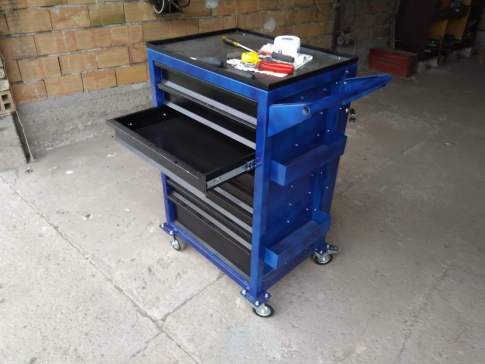 金属工具箱