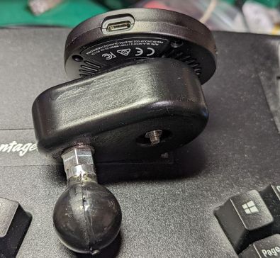 QUAD LOCK 充电座 (桌面) - RAM 安装适配器