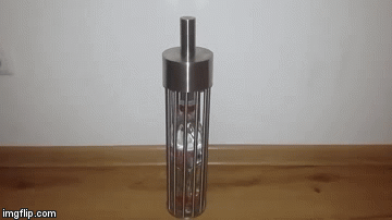 监狱里的瓶子（里面是伏特加瓶）