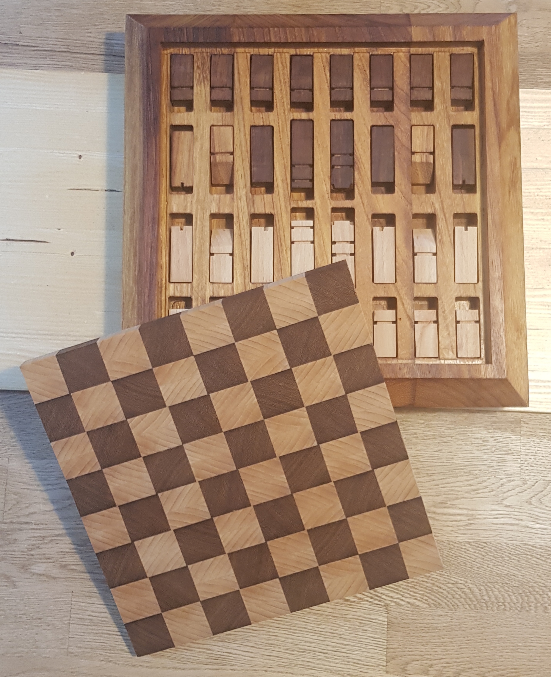 带储物底座的棋盘