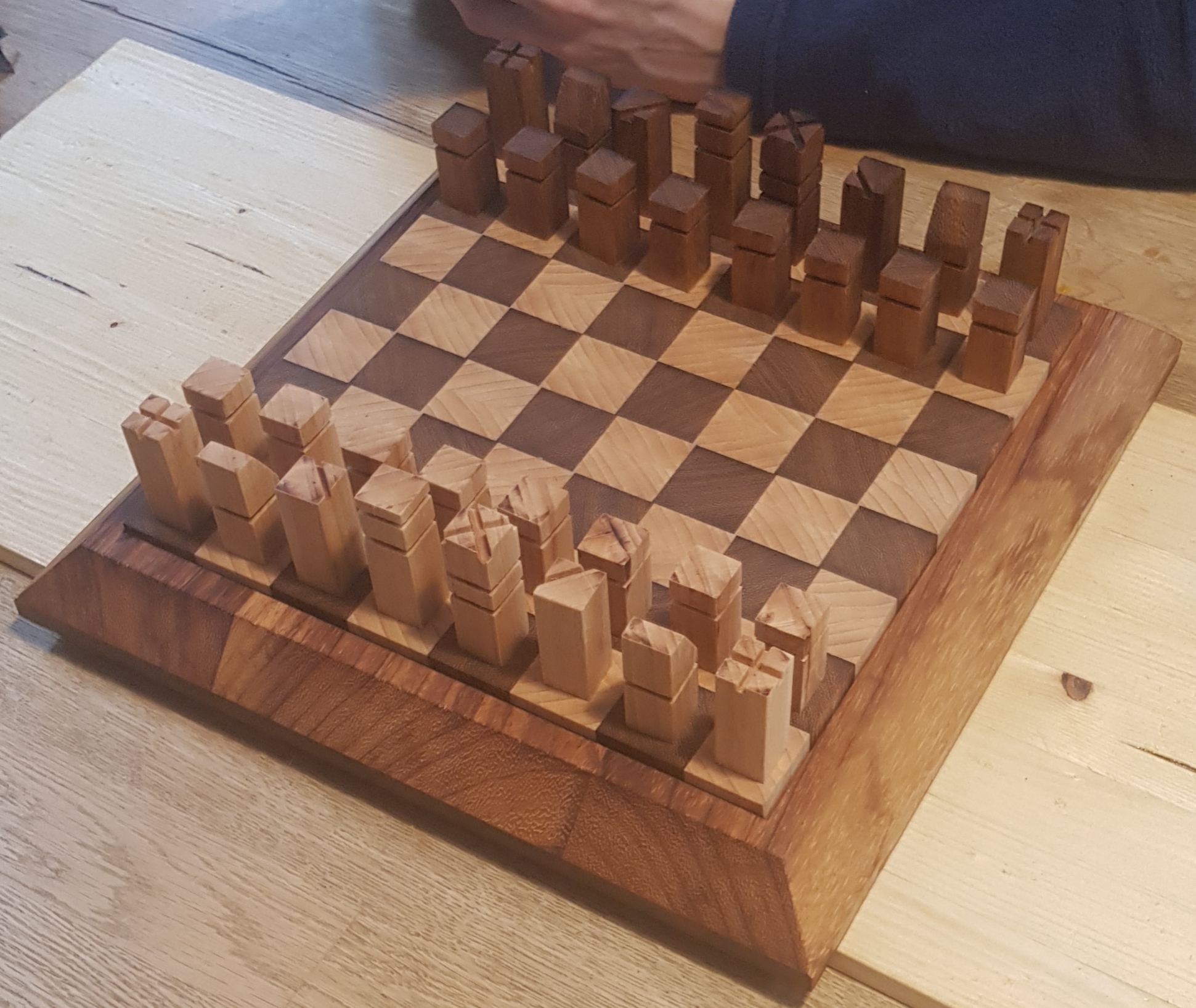 带储物底座的棋盘