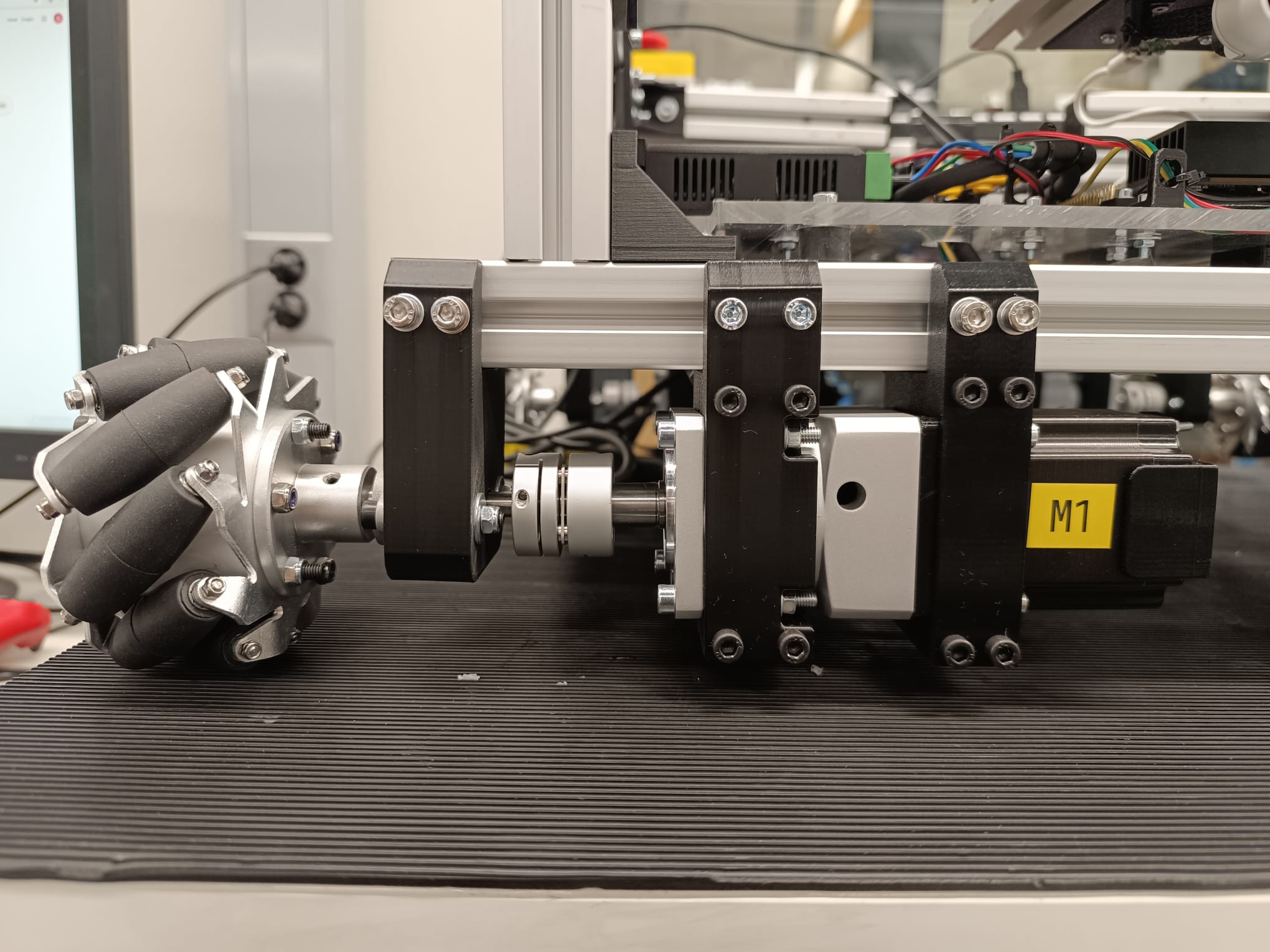 麦克纳姆轮平台