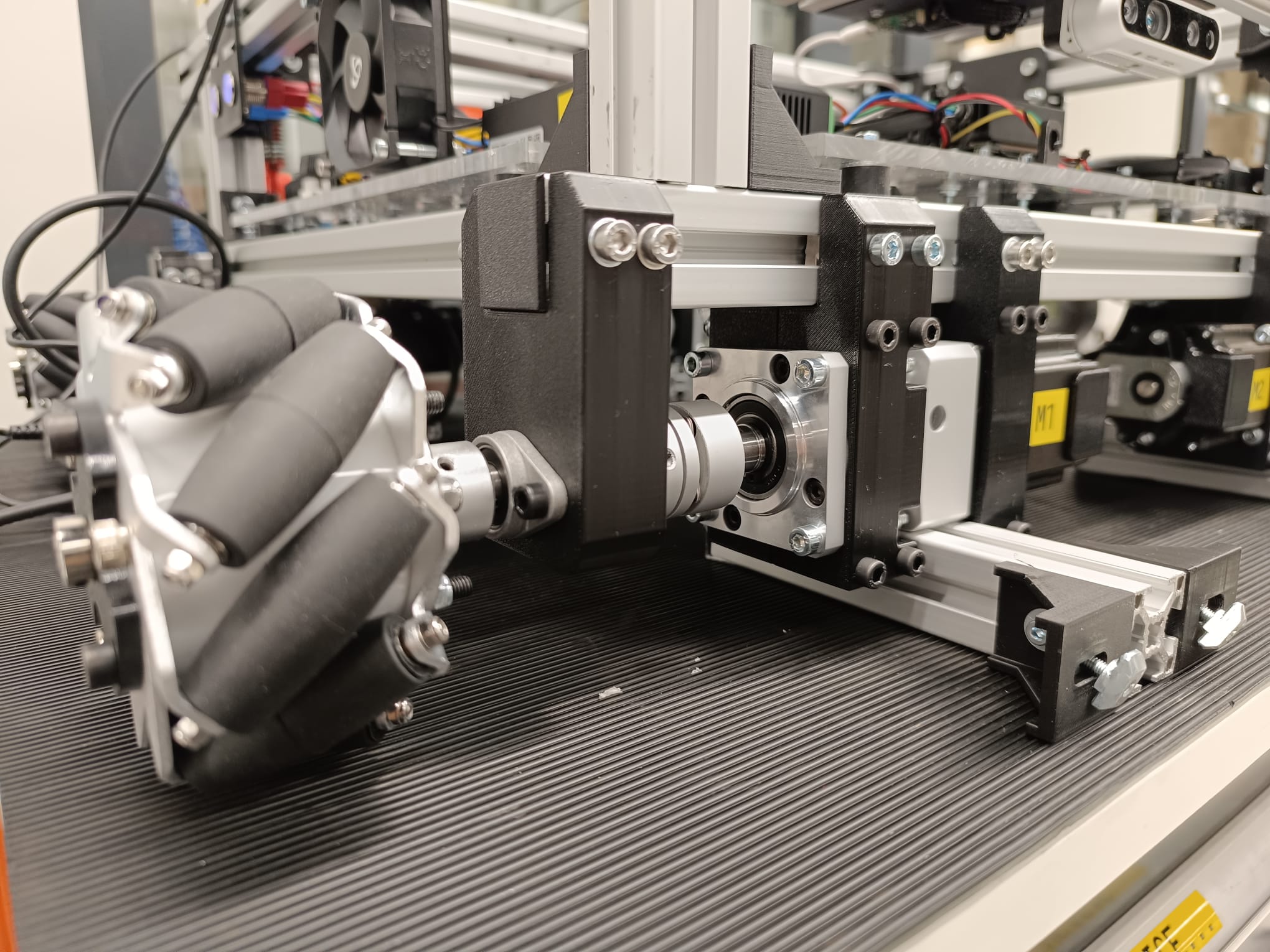 麦克纳姆轮平台