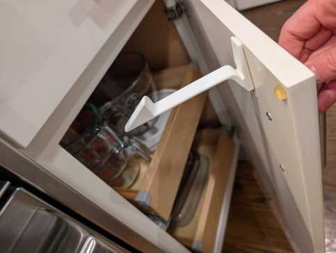 橱柜儿童锁，单件式，3M无痕胶条安装