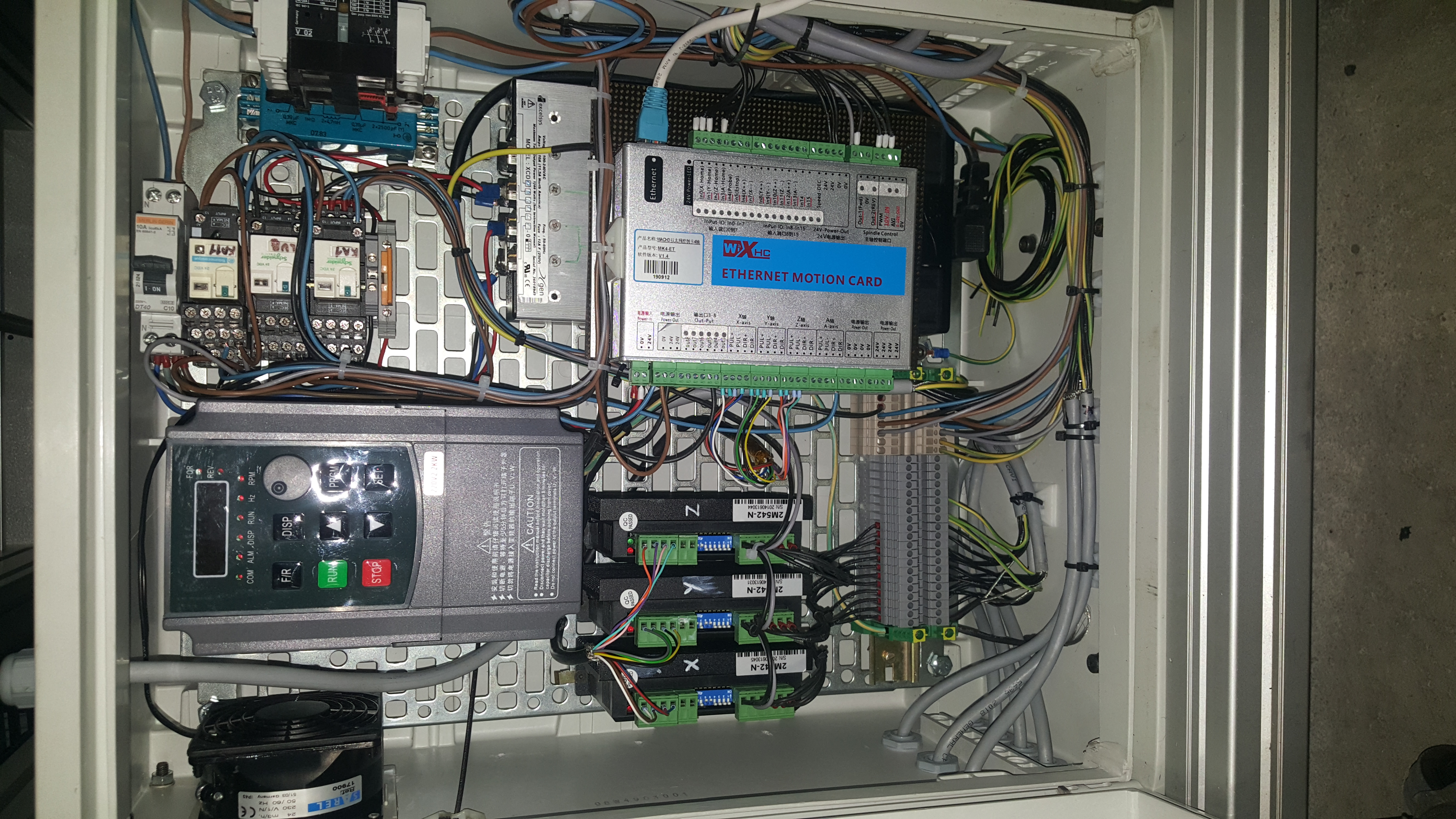 CNC 3轴加工中心,使用Mach3和MK4-ET板。