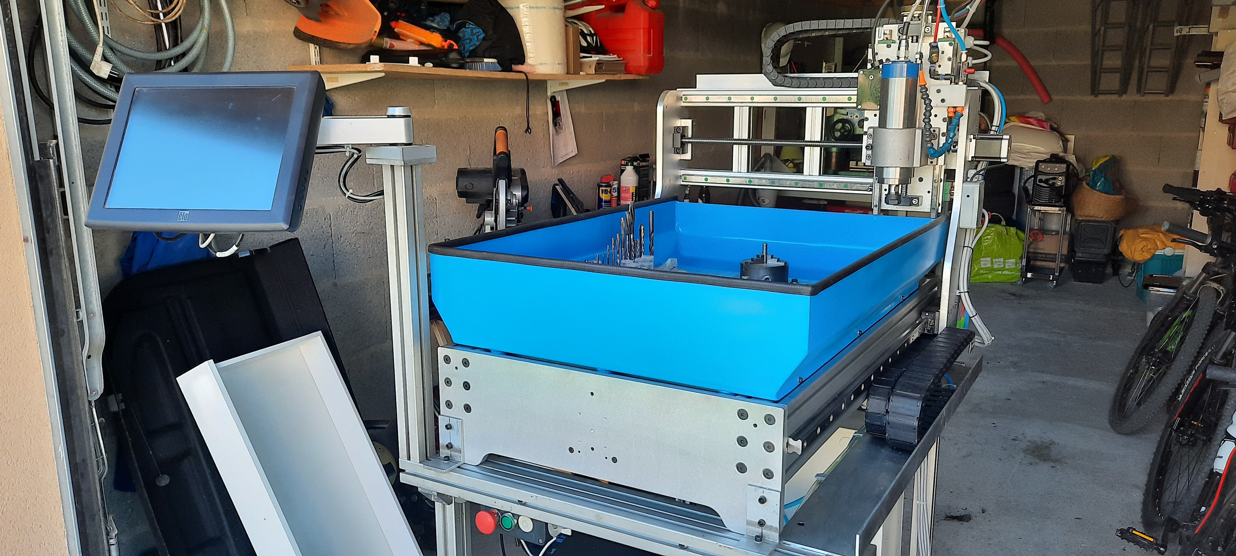 CNC 3轴加工中心,使用Mach3和MK4-ET板。