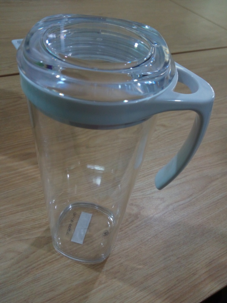 水壶和玻璃杯