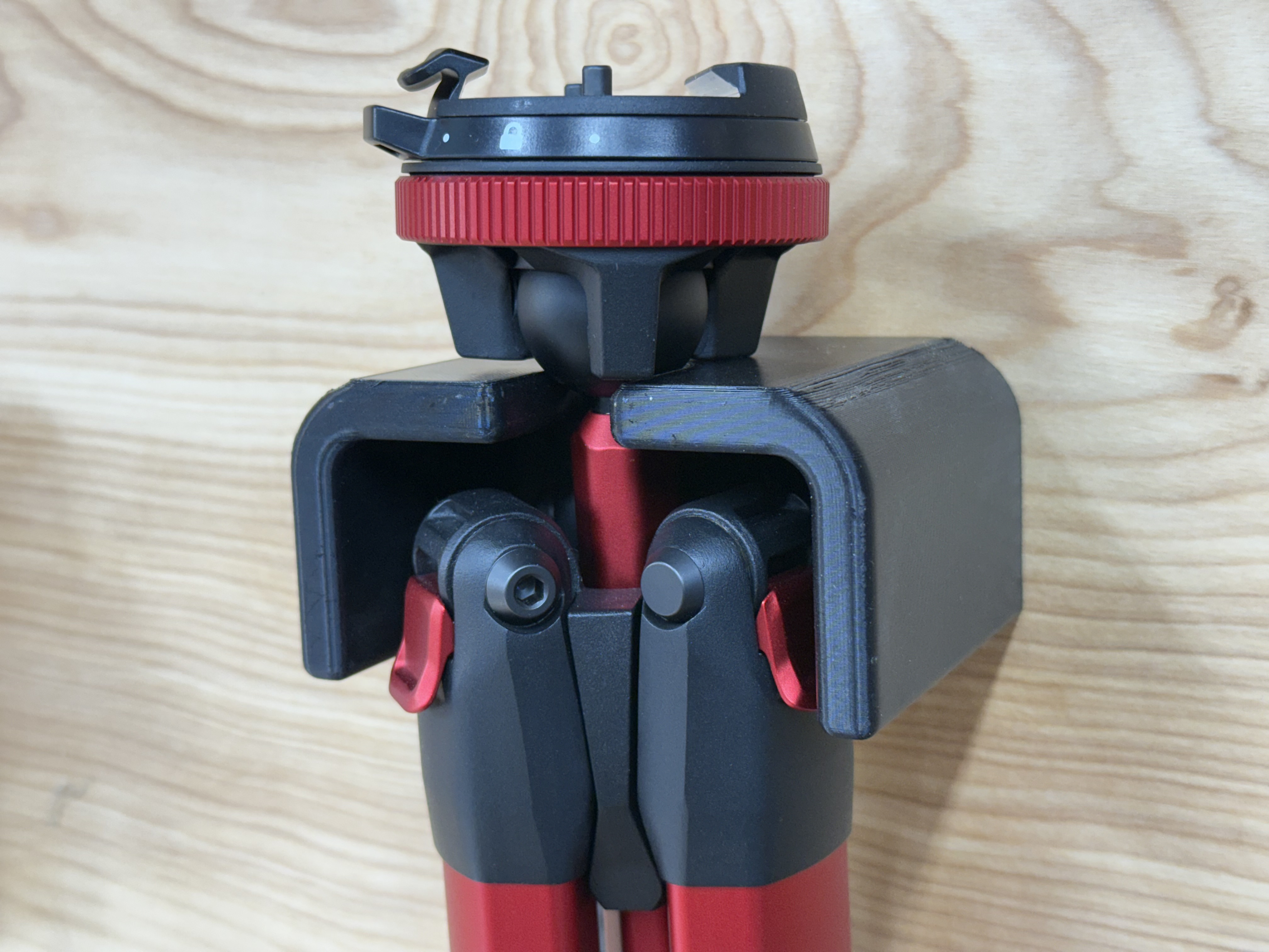 peak-design-travel-tripod-wall-mount-hanger-1.snapshot.3