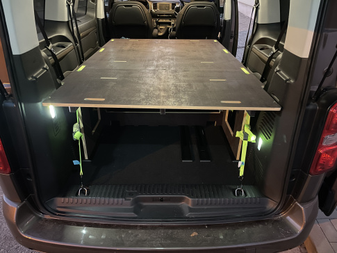 A3000439-丰田Proace V3内置睡眠设施