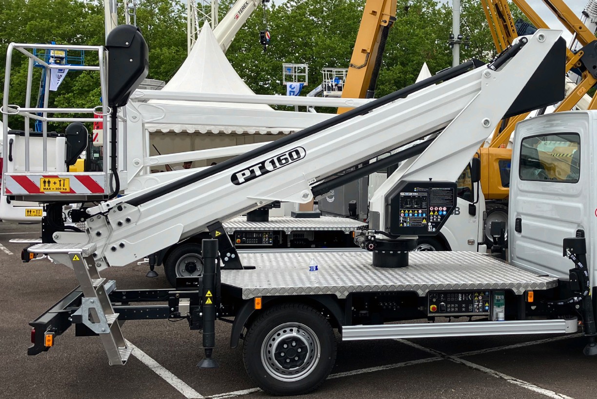 小型伸缩式高空作业平台 sw24