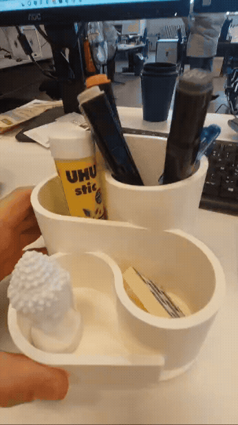 灵活设计的笔架