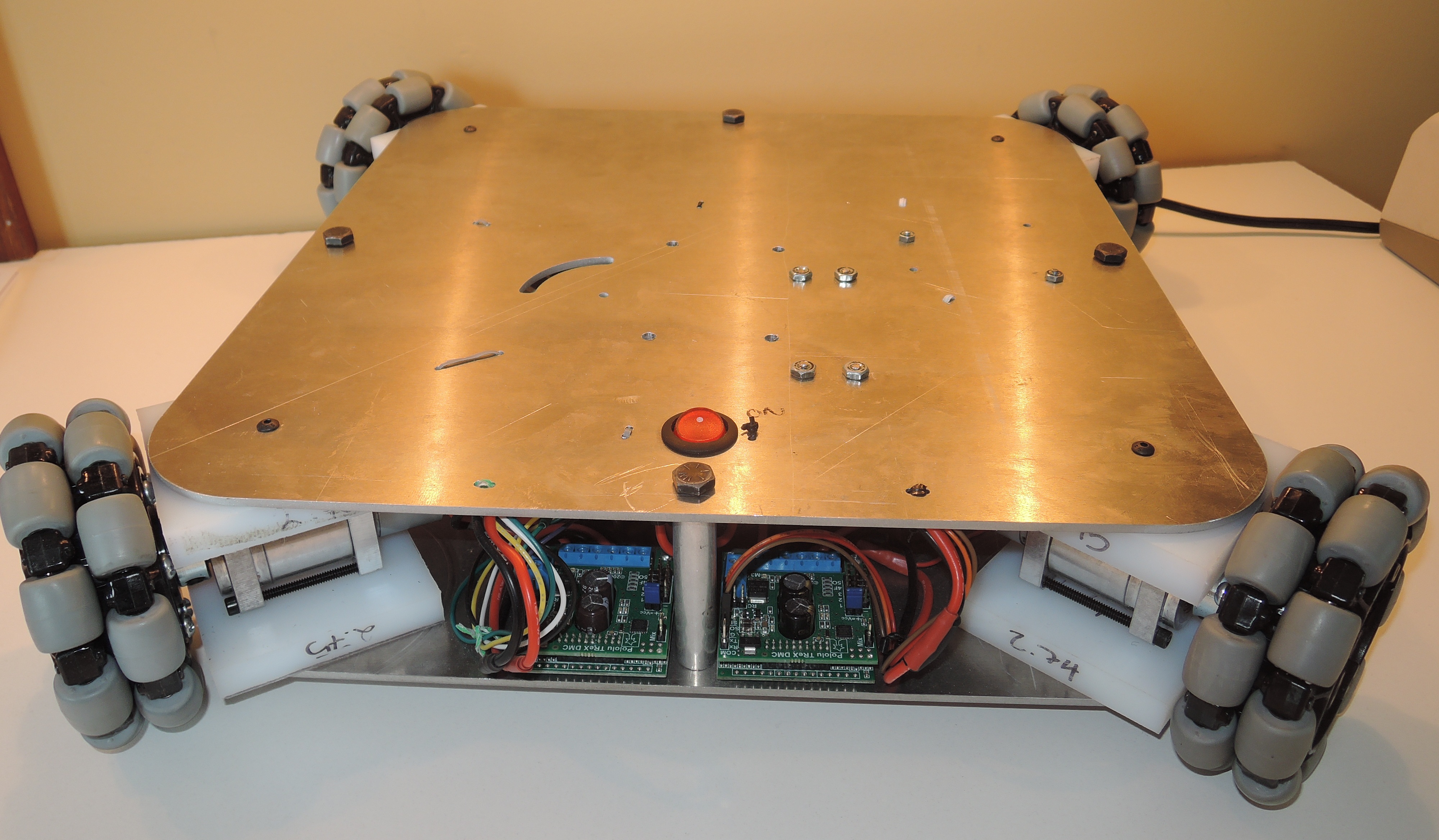 A2004310-自动跟随机器人