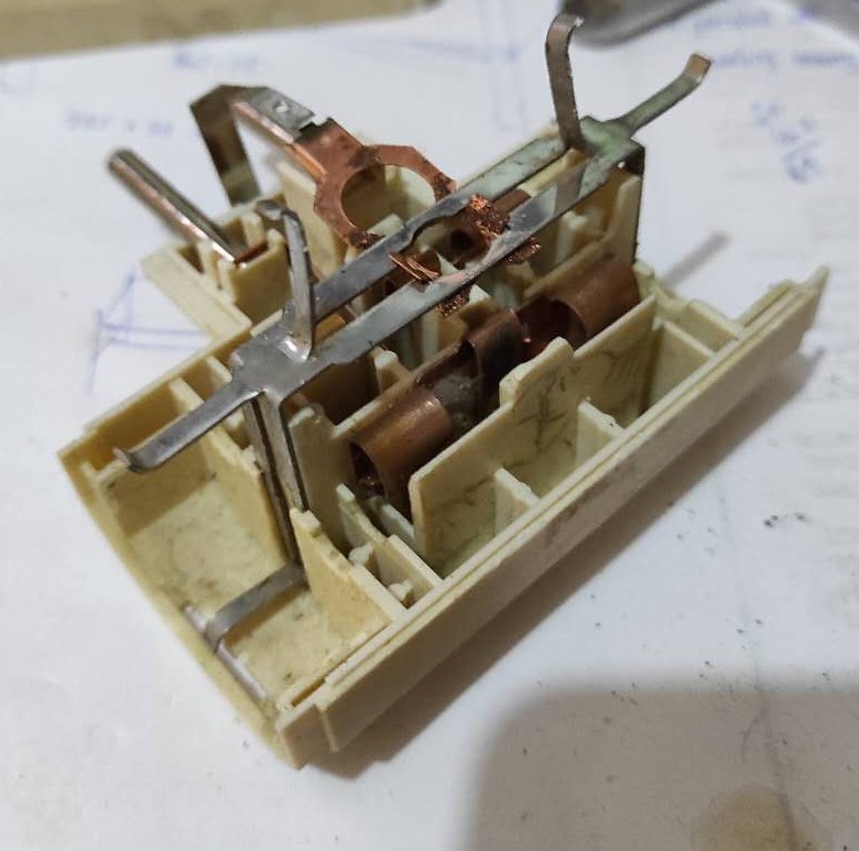 三通插头适配器