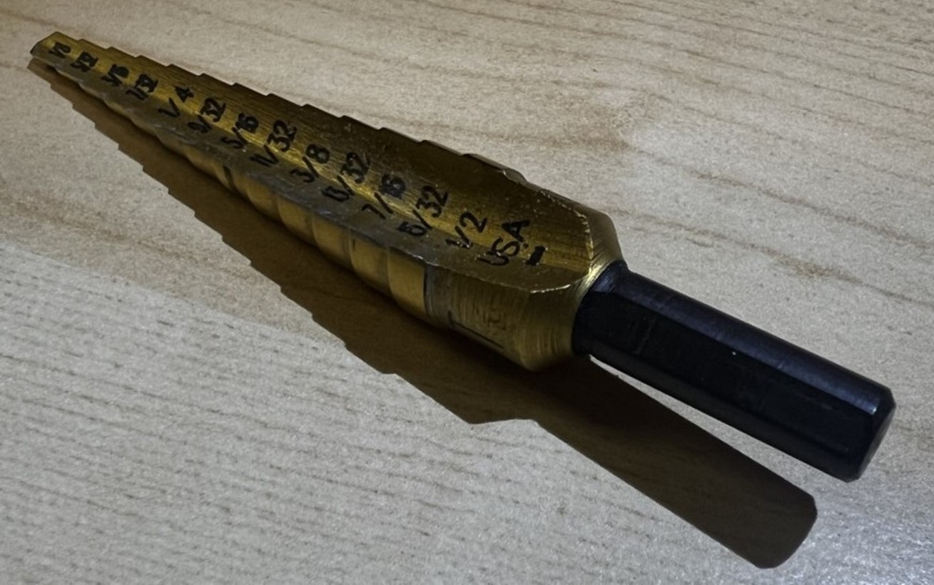 八分之一至二分之一步进钻头