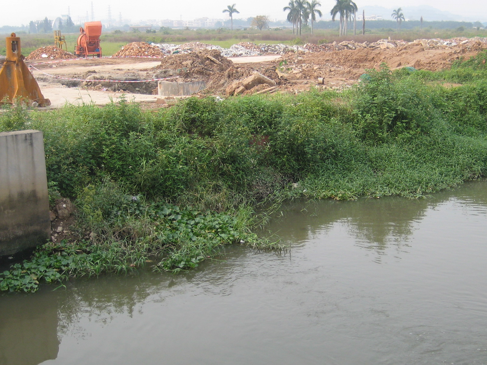 佛山南海某绿洲侧挡墙工程及涌底硬底化工程改造施工工程
