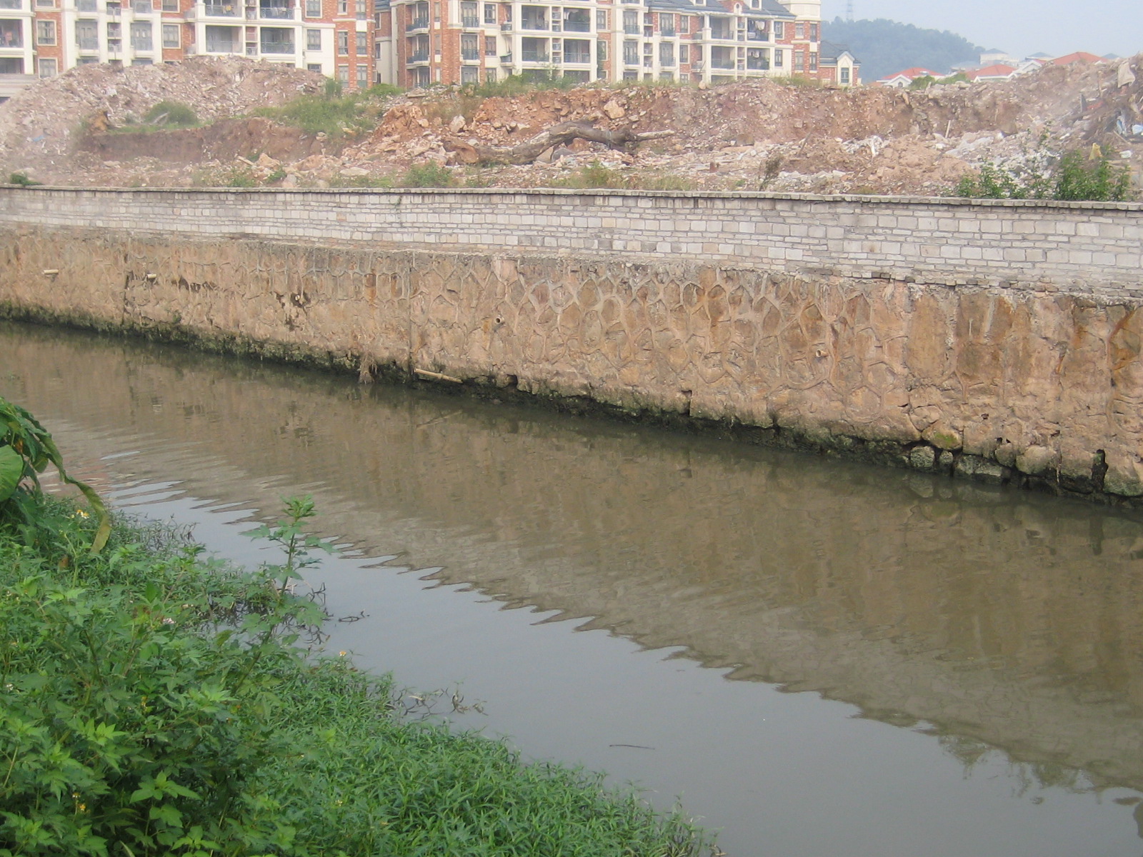 佛山南海某绿洲侧挡墙工程及涌底硬底化工程改造施工工程